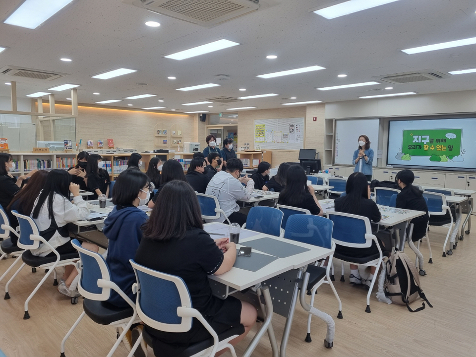 포항 포은중 포은나눔 봉사동아리, 인애지역아동센터에 커피찌꺼기로 만든 연필 기부