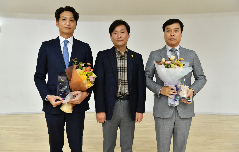 경산시, 유공납세자 선정 표창패 수여…법인 한성레미콘·개인 류진호씨