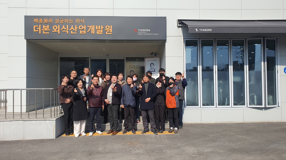 문경 ㈔약돌축산협, 백종원 운영 더본외식개발원 현장 견학…향후 협력 논의