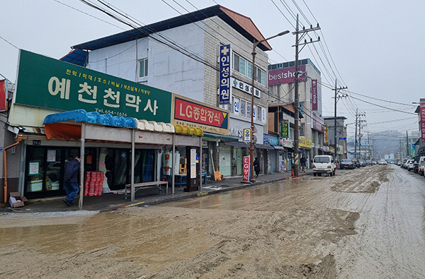 예천군 전선지중화 늦장 공사…주민들 분통