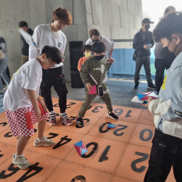 포항, 설 맞이 다양한 프로그램 마련…귀비고서 150마리 줄연 날리기 시연