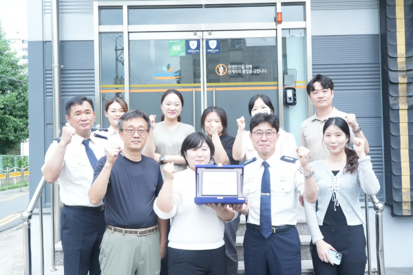 대구강북소방서, 더존푸드에 생명지킴이 안전가게 인증패 전달