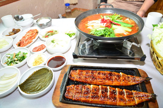 먹을거리 - 장어구이·새뱅이탕 입안에 행복 가득