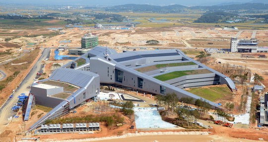 입주 앞둔 내포신도시 충남도청사