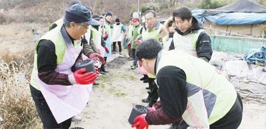 급여 우수리 모아 이웃돕기 손길