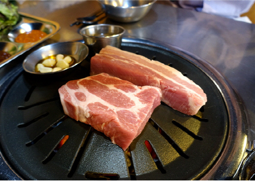 영등포 맛집 두툼한고깃집, 3.5cm 두께의 1등급 숙성육과 핫한 돼지꼬리로 손님 몰려
