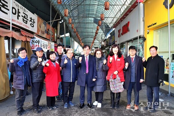 의왕시의회, 전통시장 부곡도깨비시장 찾아 지역상인 격려