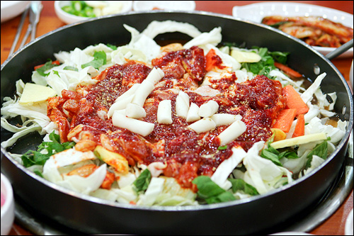 [맛집] 매콤 달콤한 철판 닭갈비-운림동 `버들식당’