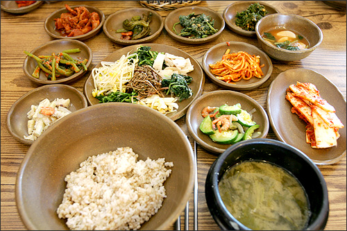 [맛집]보리밥·칼국수·콩물국수 “골라드세요”-매곡동 `달자네집’
