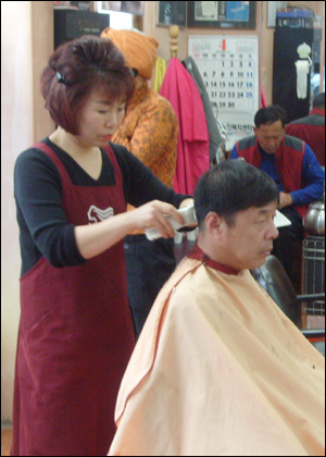 10여 년간 이미용 봉사활동-이남숙 씨