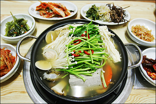 [맛집] 부드럽고 고소한 흑두부, 착 감긴다-화정동 `유정흑두부’