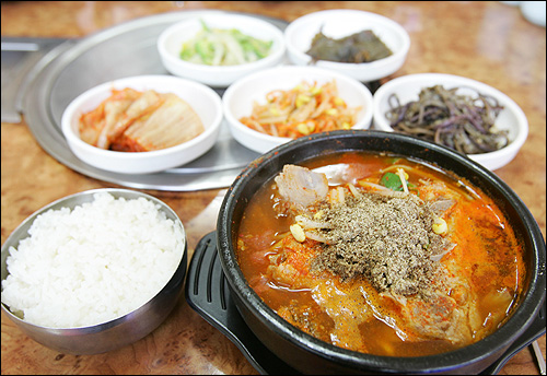 [맛집] 자연산 횟감·국물 찐~한 해장국-남구 봉선동 ‘기동이네해장국’