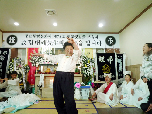 [이미지산책] 떠남과 만남의 굿판