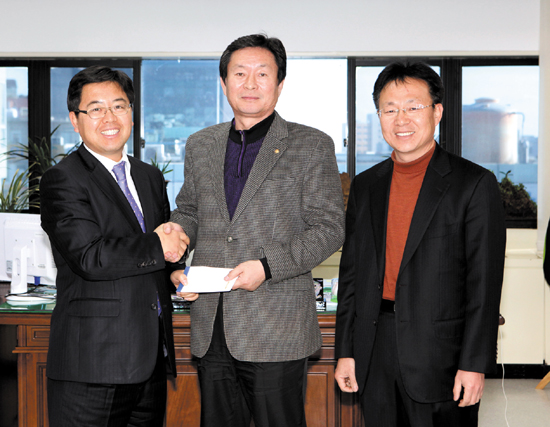 파라다이스건설, 기금 1000만원 전달