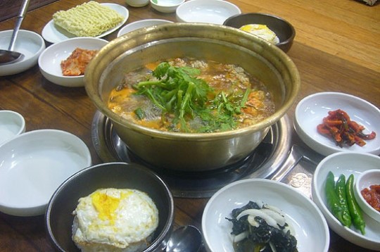 얼큰하면서도 시원한 첫 맛과 깔끔한 끝 맛에 감탄