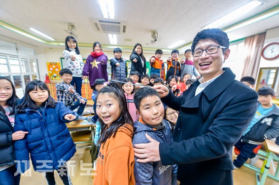 오래만에 만나 반가운 친구들/제주시 동화초등학교