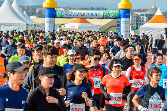 청마 마라톤축제 성황…제주의 봄을 열다