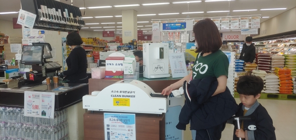 제주시농협 하나로마트, 휴대폰 살균기 도입 호응