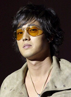인기배우 소지섭 오늘 양구터미널서 팬 사인회