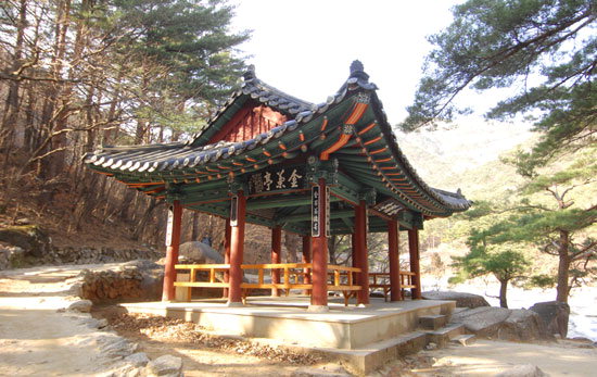 [문화재, 사람에게 말을걸다] 15.  동해 무릉반석