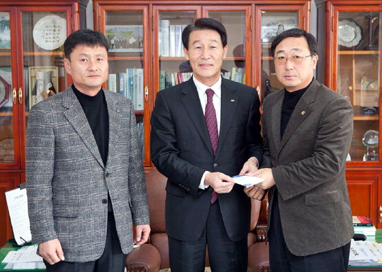 인제군 전문건설협회 장학금 기탁