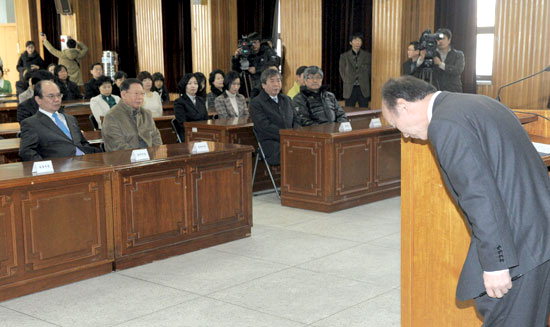 분하다… 실망이다… 수용 못한다…