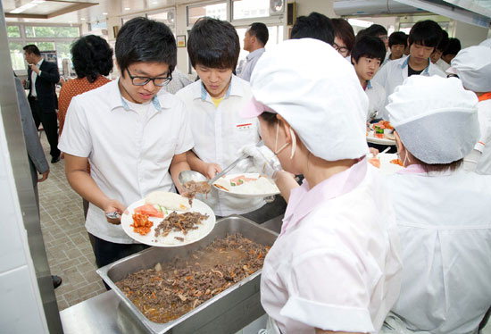 인제 청정한우 급식 체험 호응