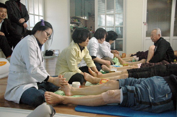 발 마사지 받고 건강하세요
