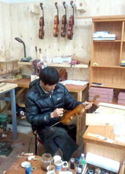 수제 현악기 공방 춘천에 오픈