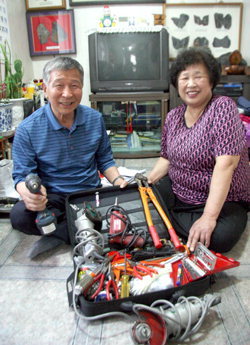 [9988 시니어] 이웃 도와 샘솟는 즐거움… 젊고 건강한 삶의 비결이죠