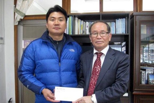 영월 신광환경 영월초에 성금 전달