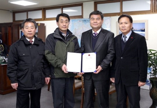 동해식품상사 장학금 기탁