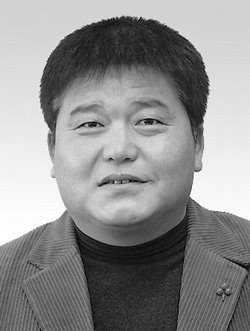 [새의자] 김 철  양구군 태권도협회장