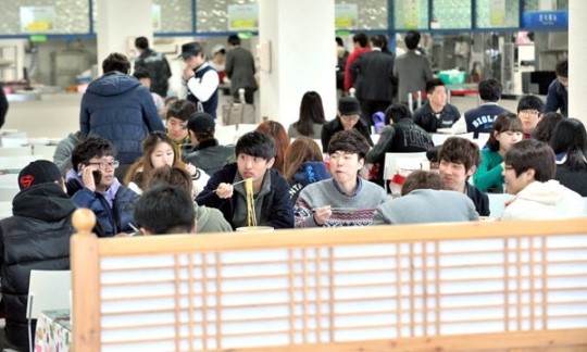 대학 구내식당 직장인에 인기