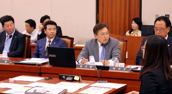 상임위 활동 시작