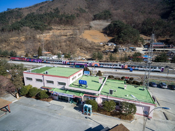 시간이 멈춘 철길… 간이역서 만난 추억