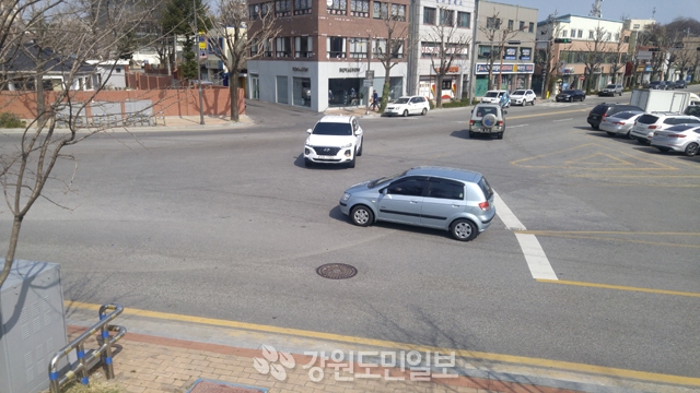 [강릉]강릉의료원 교차로 기형적 구조 사고 위험