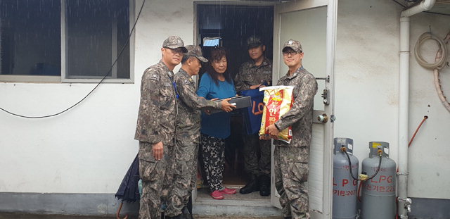 [동해]해군1함대 생활용품 전달
