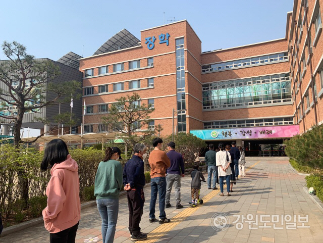 사회적 거리두기 일단멈춤…잠복기 후 집단 확산 분수령