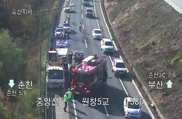 춘천 중앙고속도로 화물차 추돌 사고…60대 남성 사망