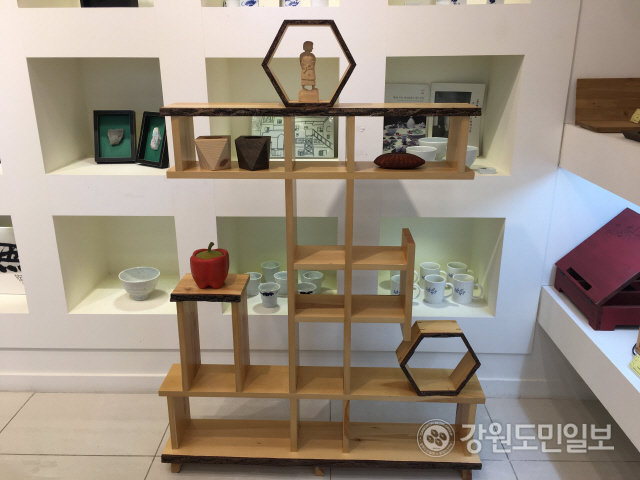 [양구]35년째 목공예에 빠진 최천식 명장 목재는 거짓말을 하지 않아요
