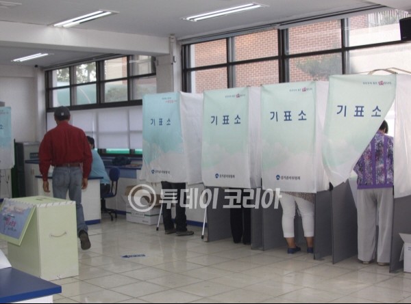 오후 3시 투표율 42.3%...전남 최고 53% 기록