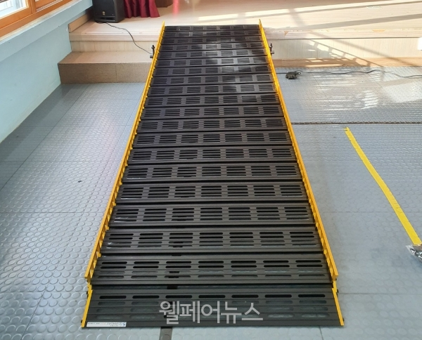 도봉장애인보호작업시설, 가볍고 편한 이동식 경사로 개발