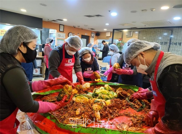 한민족통일여성협의회, 탈북민을 위한 사랑의 김장봉사