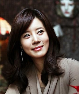 배우 유선, 3살 연상 사업가와 5월 웨딩마치