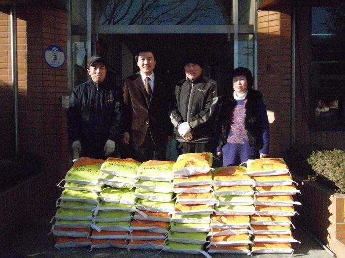불우이웃에 사랑 나누米