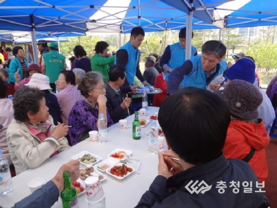 효(孝)사랑 경로잔치 열어