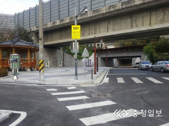 낡은 굴다리 주변 도로 새단장