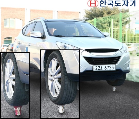 한국도자기 컵 위에 자동차 사진 공개