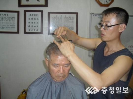 이발 해줄 때 가장 행복한 천사 가위손